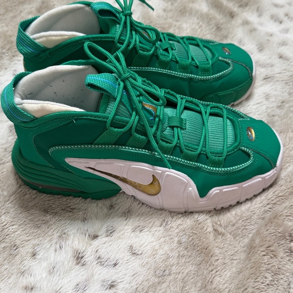 Nike Kids' Sneakers in Green with Gold Highlights - Picture 4 of 5